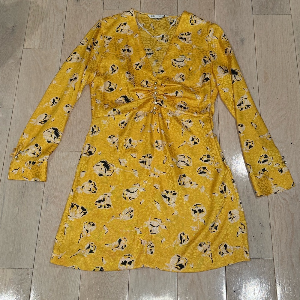 Zara Yellow Floral Dress with deep V Neck and Rhinestone Buttons sz Small